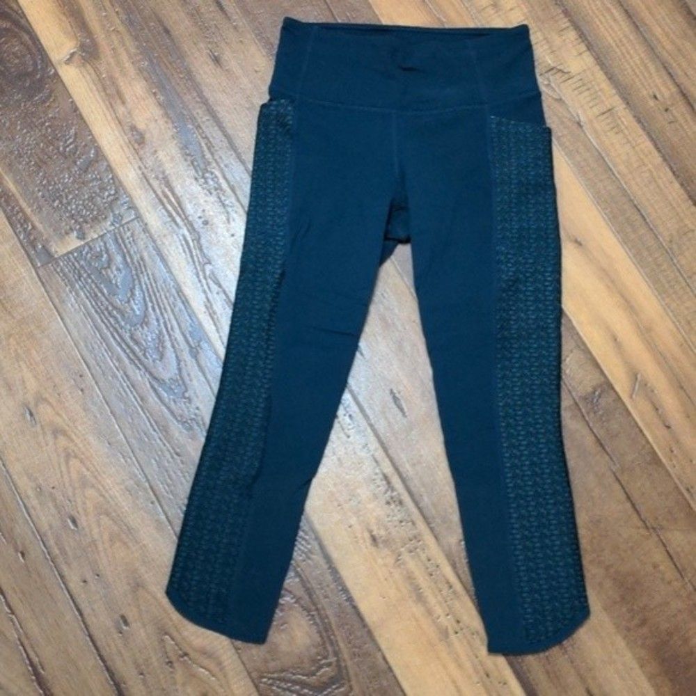 Athleta High Rise Mosaic Chaturanga To Town Crop